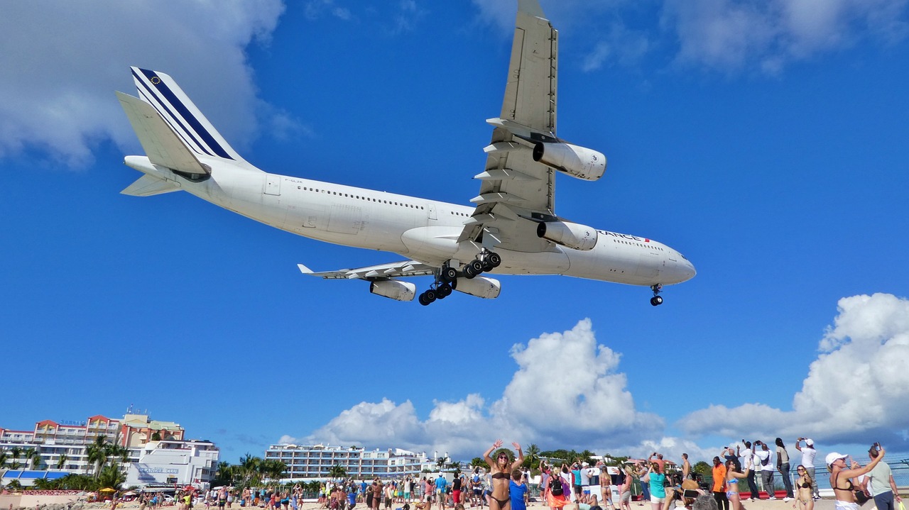 暑運航空旅客，繁忙天空中的流動風(fēng)景線風(fēng)采