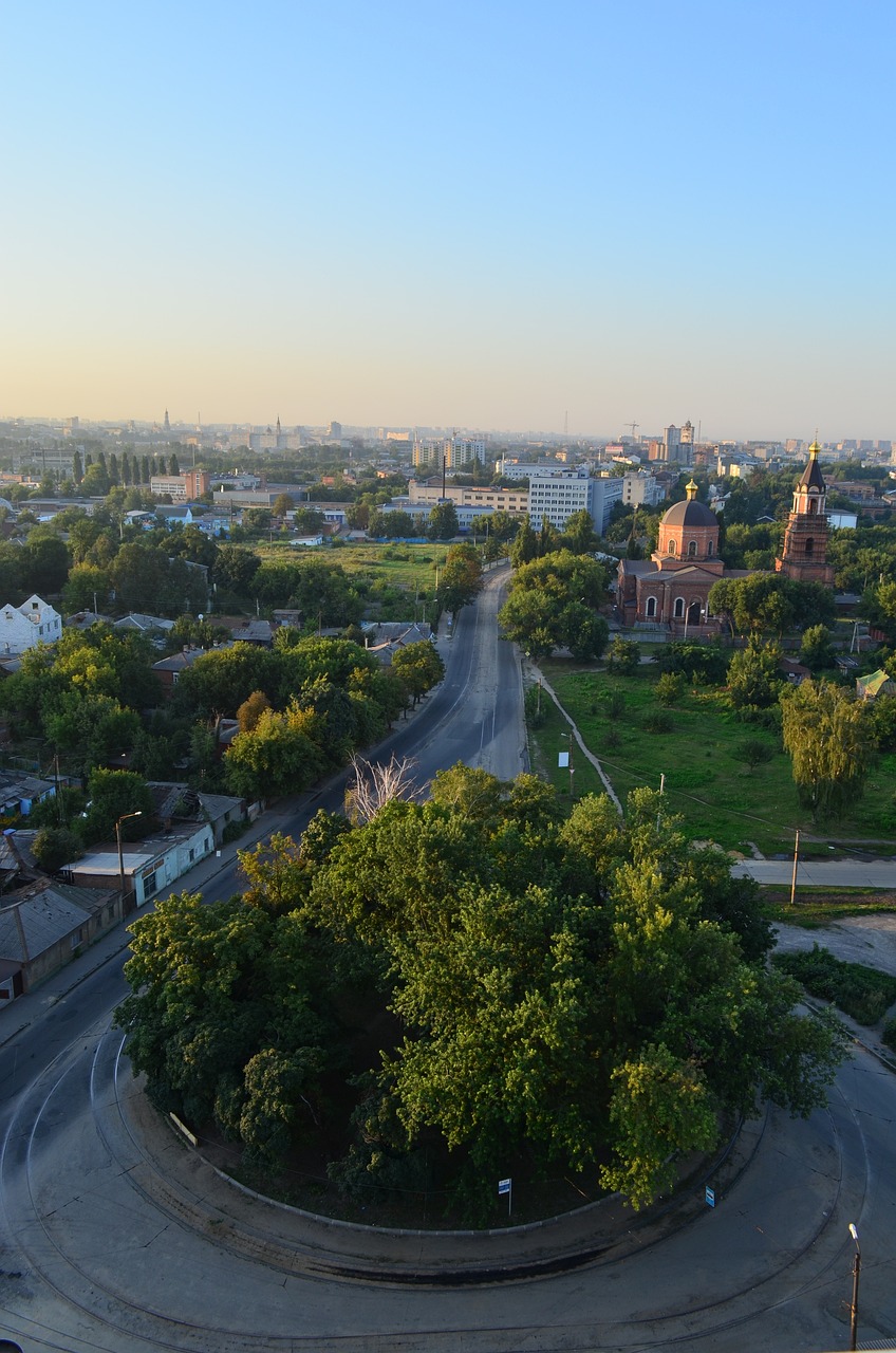 鄭州市城東路與石化路交匯點(diǎn)，城市繁華與歷史的交融之處